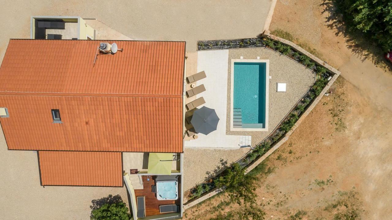 Holiday Home Tos リスィカ エクステリア 写真